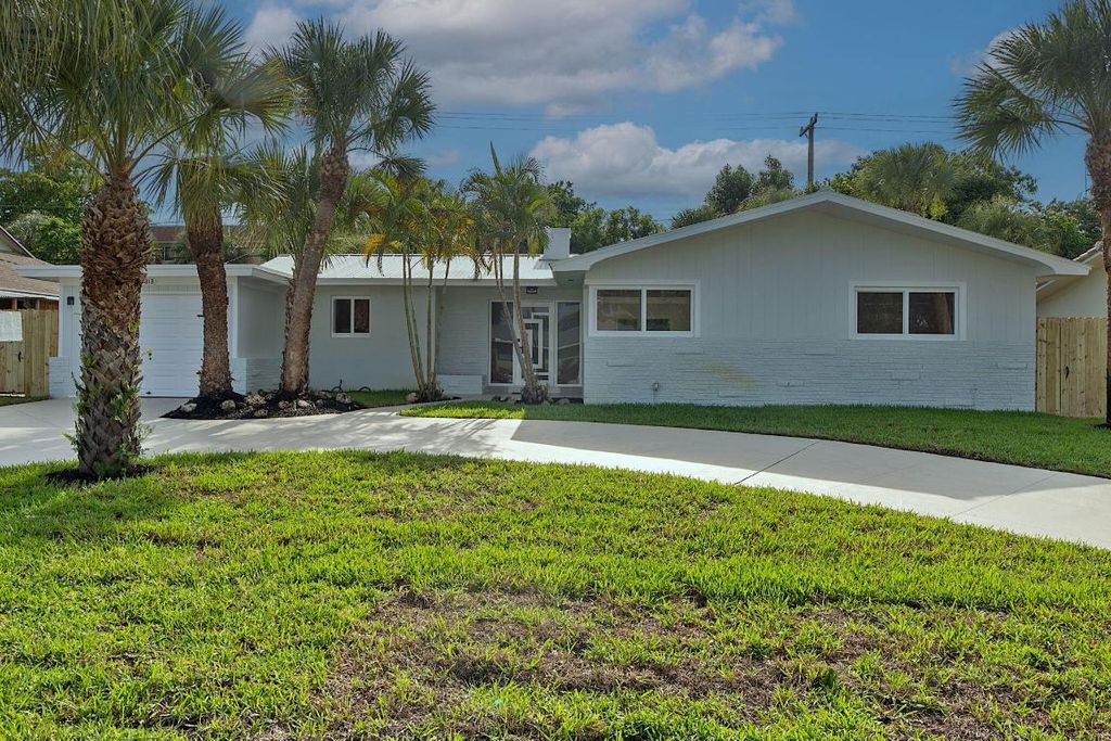 Photo of 2818 SW 4th Street, Boynton Beach, FL 33435 (MLS # R11010956)