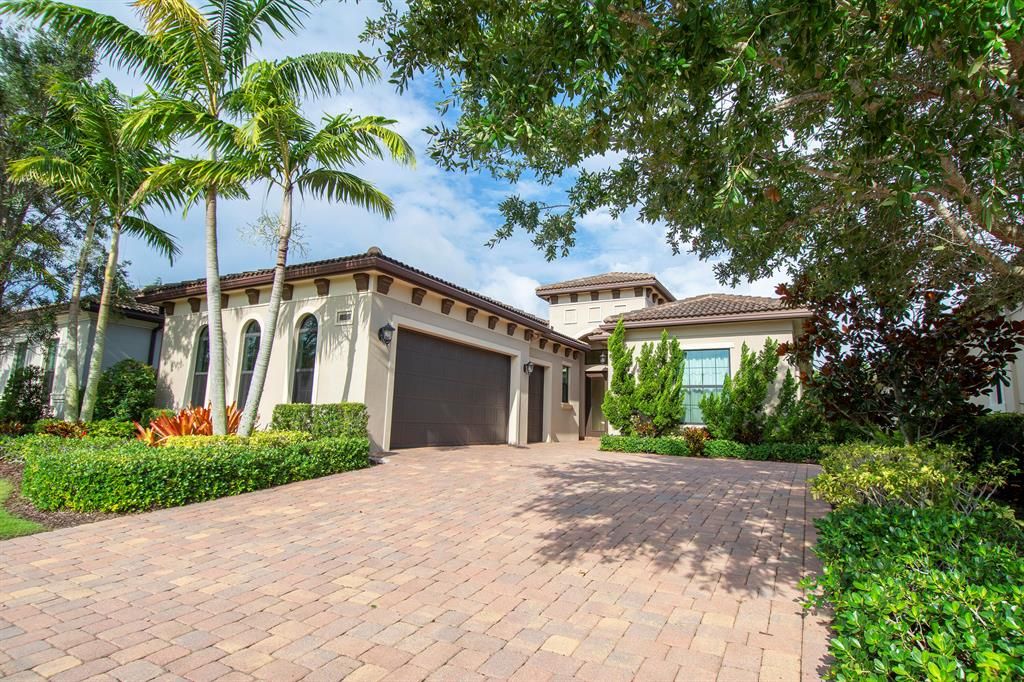 Photo of 187 SE Calmo Circle, Port Saint Lucie, FL 34984 (MLS # R10806665)