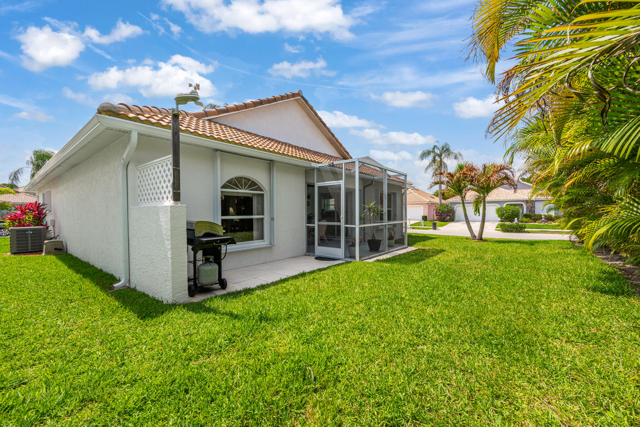 EMERALD LAKES - Residential