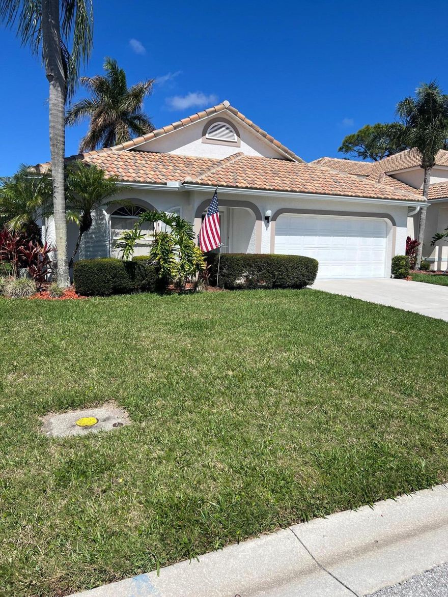 Beautiful Stuart Florda, Sailfish and Boating Capital of the World, (Close to Everything!)  Downtown Waterfront Dining, Beaches, Boat Ramp and Kayak Launch only a few minutes away from Emerald Lakes, This 3 Bedroom 2 bath (CBS Const.) Home has an updated Kitchen Real Wood Cabs and Granite Counter Tops, New Faucets in Bath Rooms and Kitchen, (Insta Hot) in the Ktchn.  NEW ROOF 2024, New Gutters all the way around 2022, Fresh Interior Paint 2022, Exterior Paint 2022, Hurricane Shutters 2022 (Accordian),  Beautiful Corner Lot, This Home is Beautiful Inside and Out, Well Cared for and "Squeaky Clean", Including the Garage, (Fresh Paint and Gel Coat Floor,... Hard not to Fall in Love in this Neighborhood !    Bienvenido a casa !