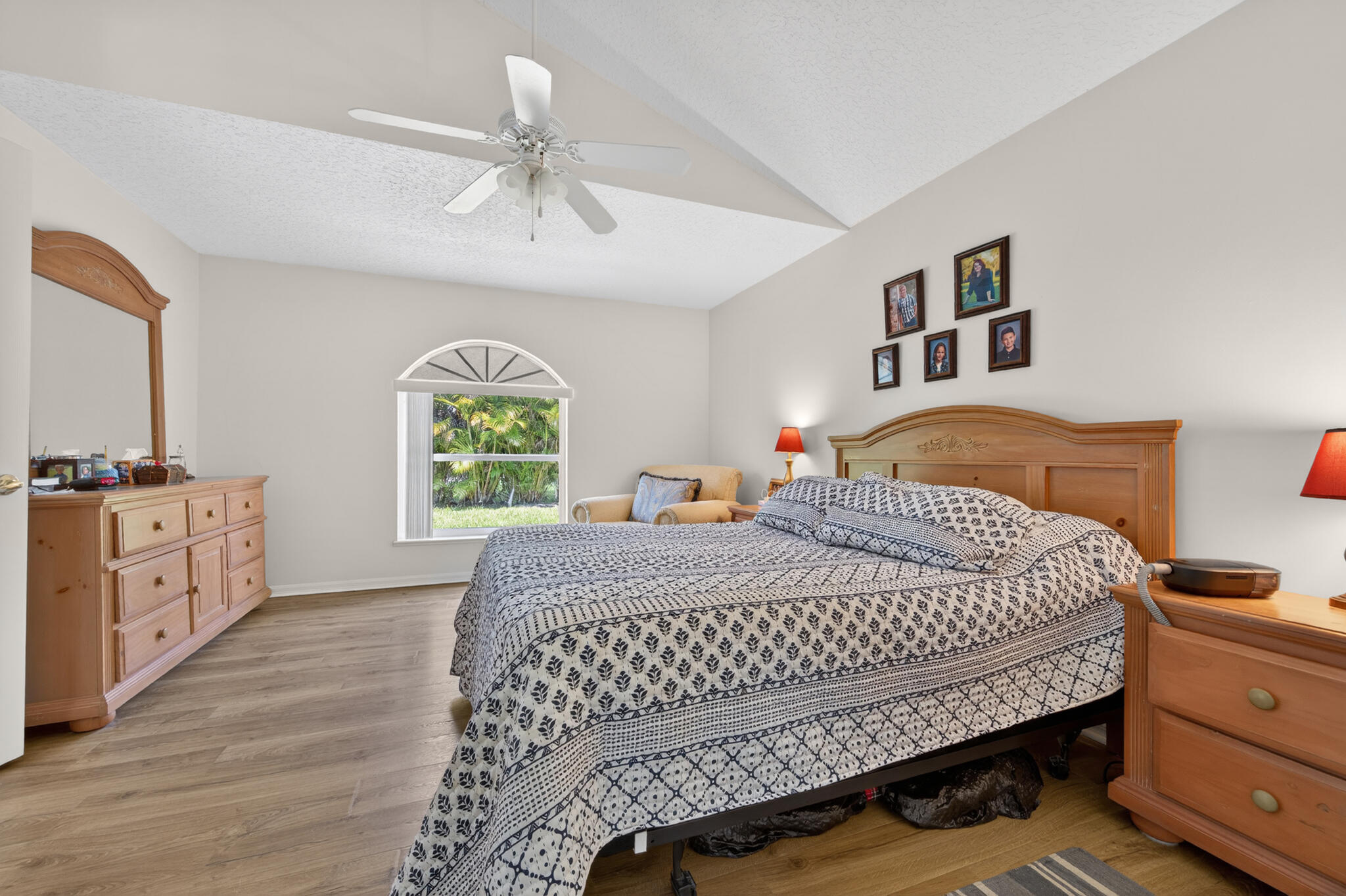 EMERALD LAKES - Residential