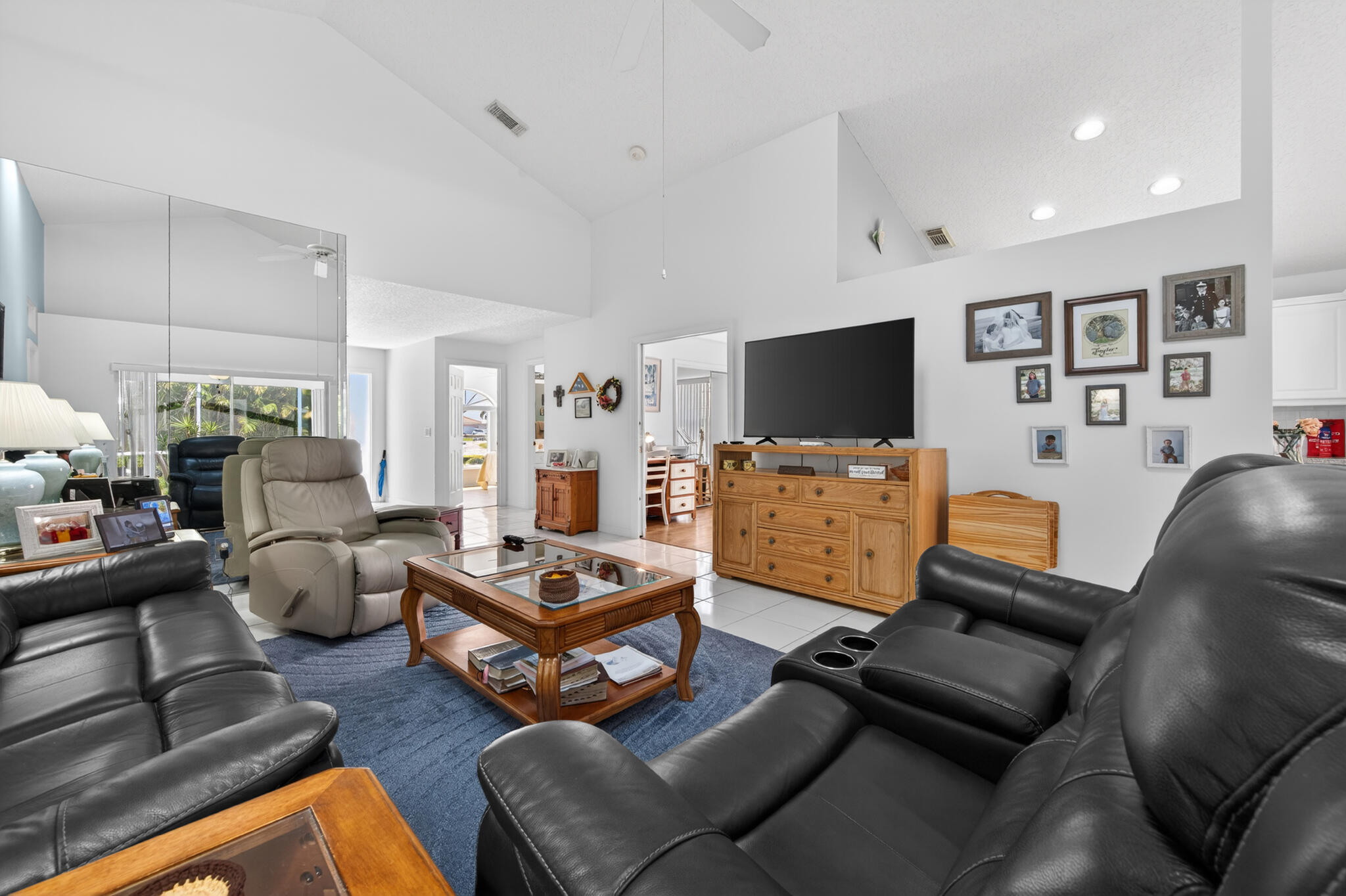 EMERALD LAKES - Residential