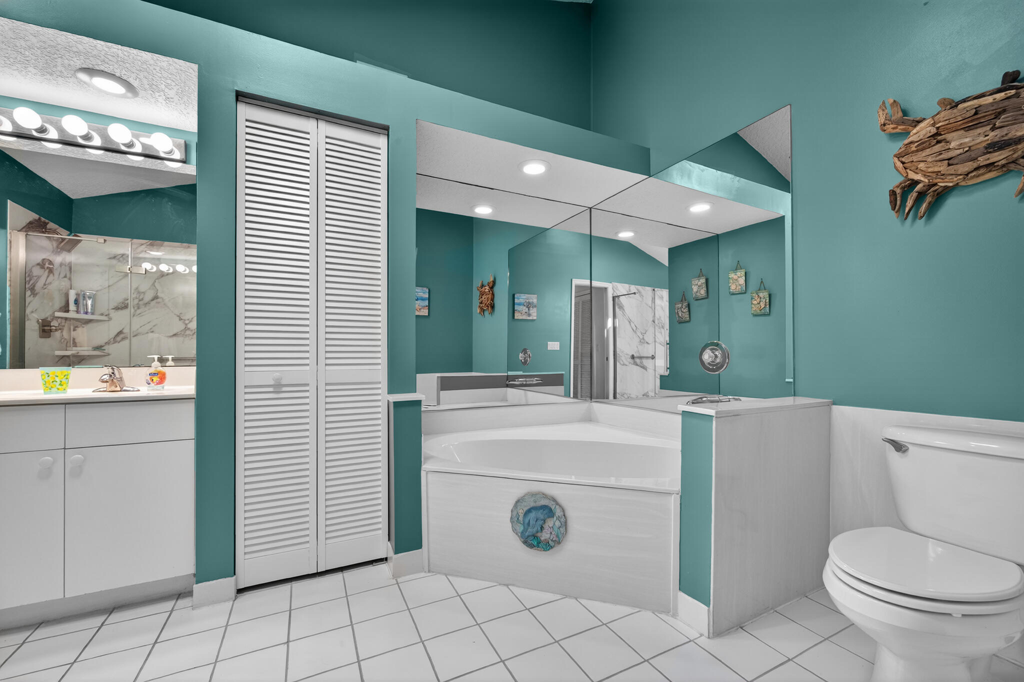 EMERALD LAKES - Residential