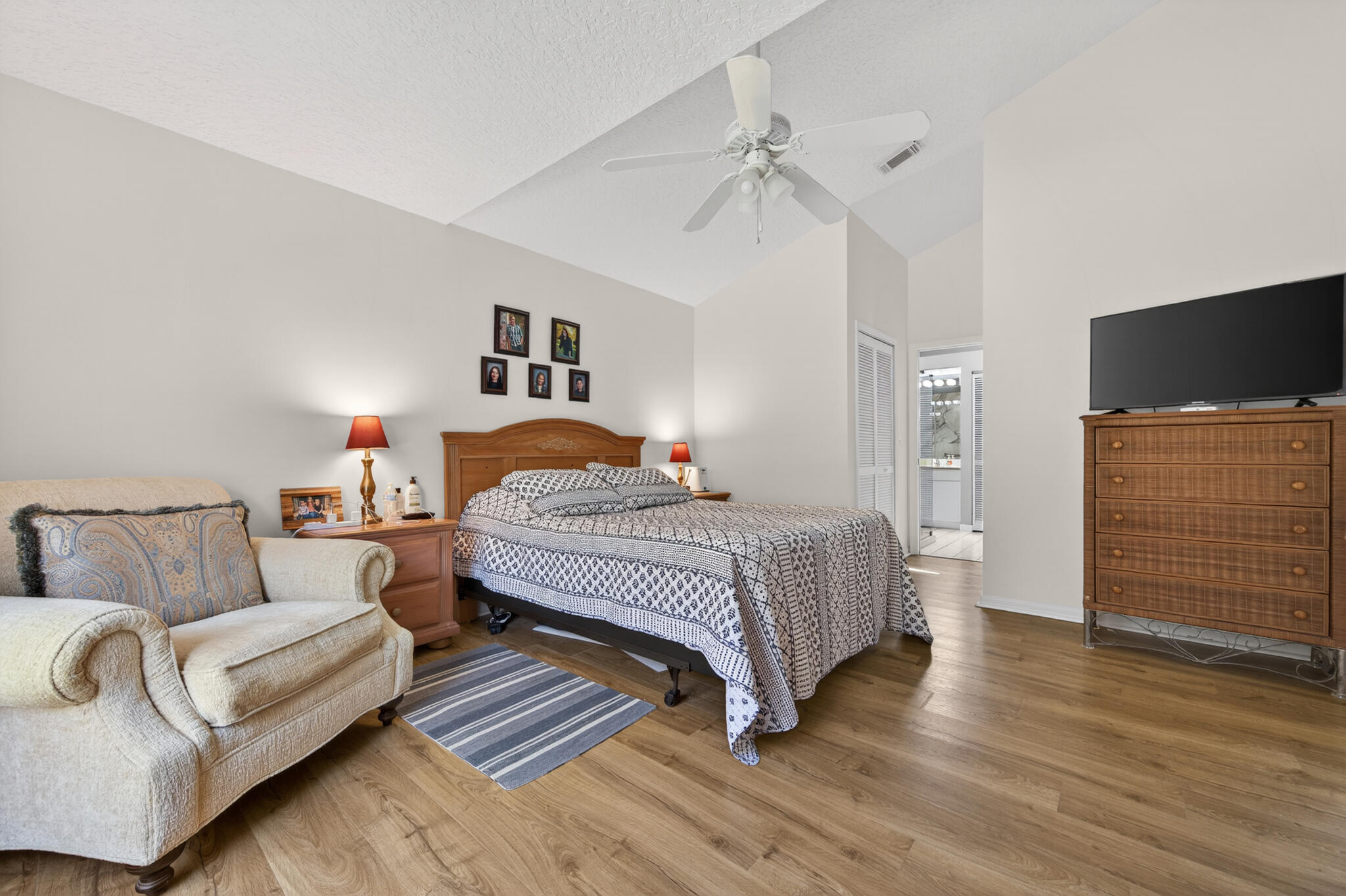 EMERALD LAKES - Residential