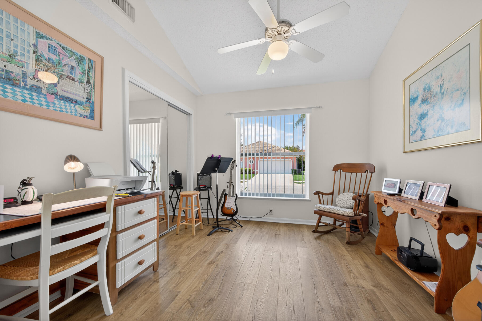 EMERALD LAKES - Residential