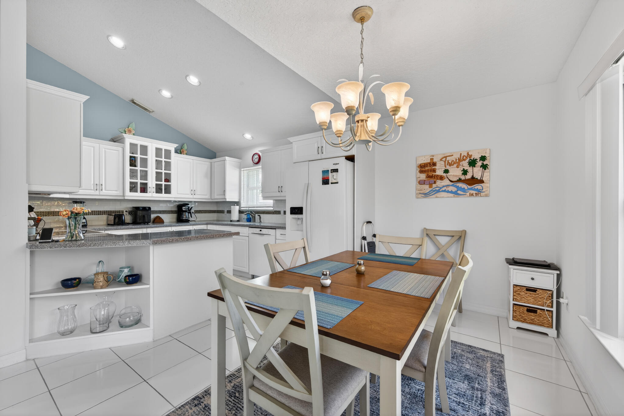 EMERALD LAKES - Residential