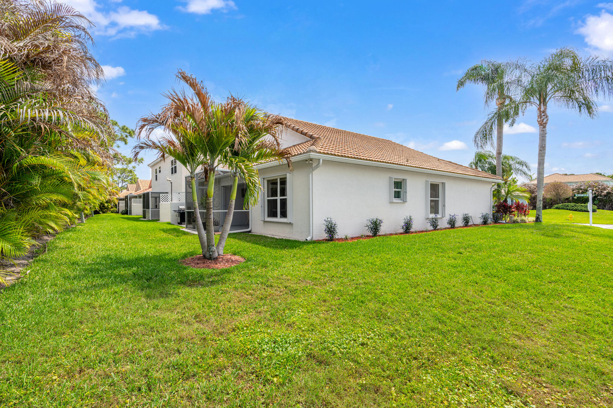 EMERALD LAKES - Residential