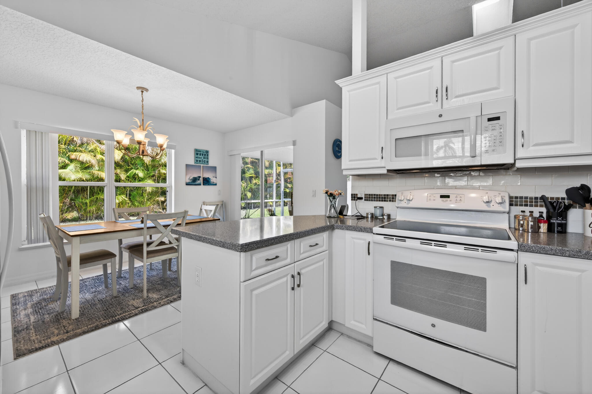 EMERALD LAKES - Residential