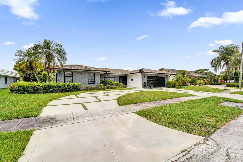 Photo of 3630 N 55th Avenue, Hollywood, FL 33021 (MLS # B26037359)