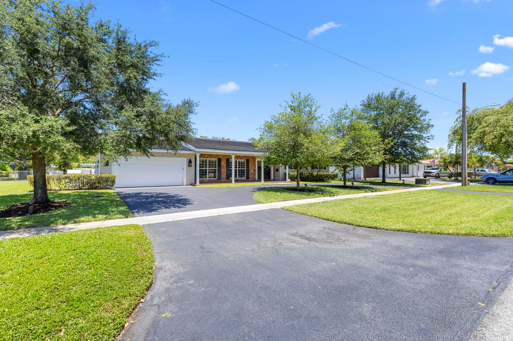 Photo of 7501 Plantation Road, Plantation, FL 33317 (MLS # B26026466)