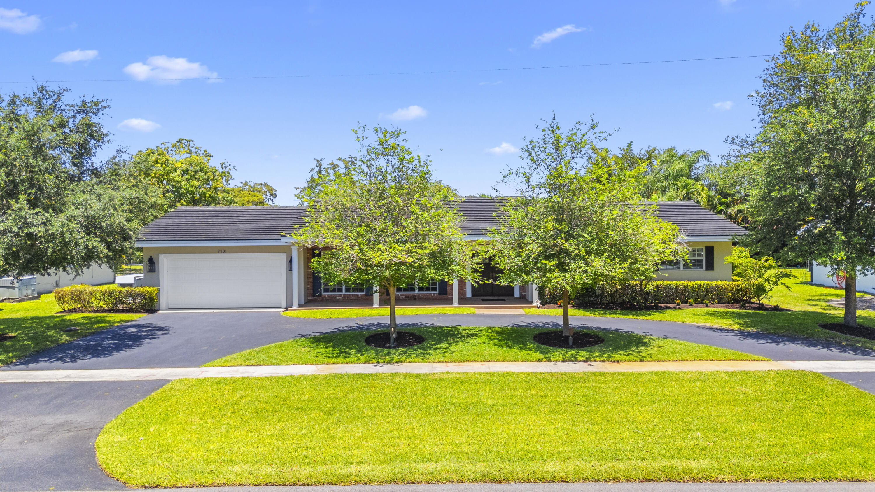 PLANTATIONS SECLUDED GARDENS - Residential