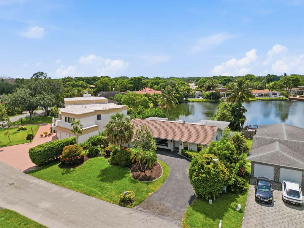 Photo of 613 SEA TURTLE Way, Plantation, FL 33324 (MLS # B26067187)
