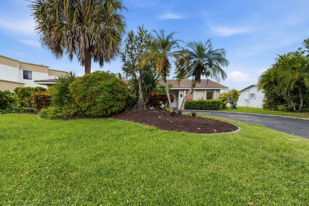 Photo of 613 SEA TURTLE Way, Plantation, FL 33324 (MLS # B26067187)