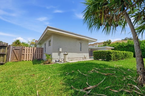 Tiny photo for 613 SEA TURTLE Way, Plantation, FL 33324 (MLS # B26067187)