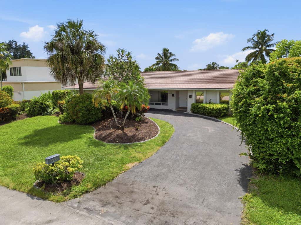 Photo of 613 SEA TURTLE Way, Plantation, FL 33324 (MLS # B26067187)