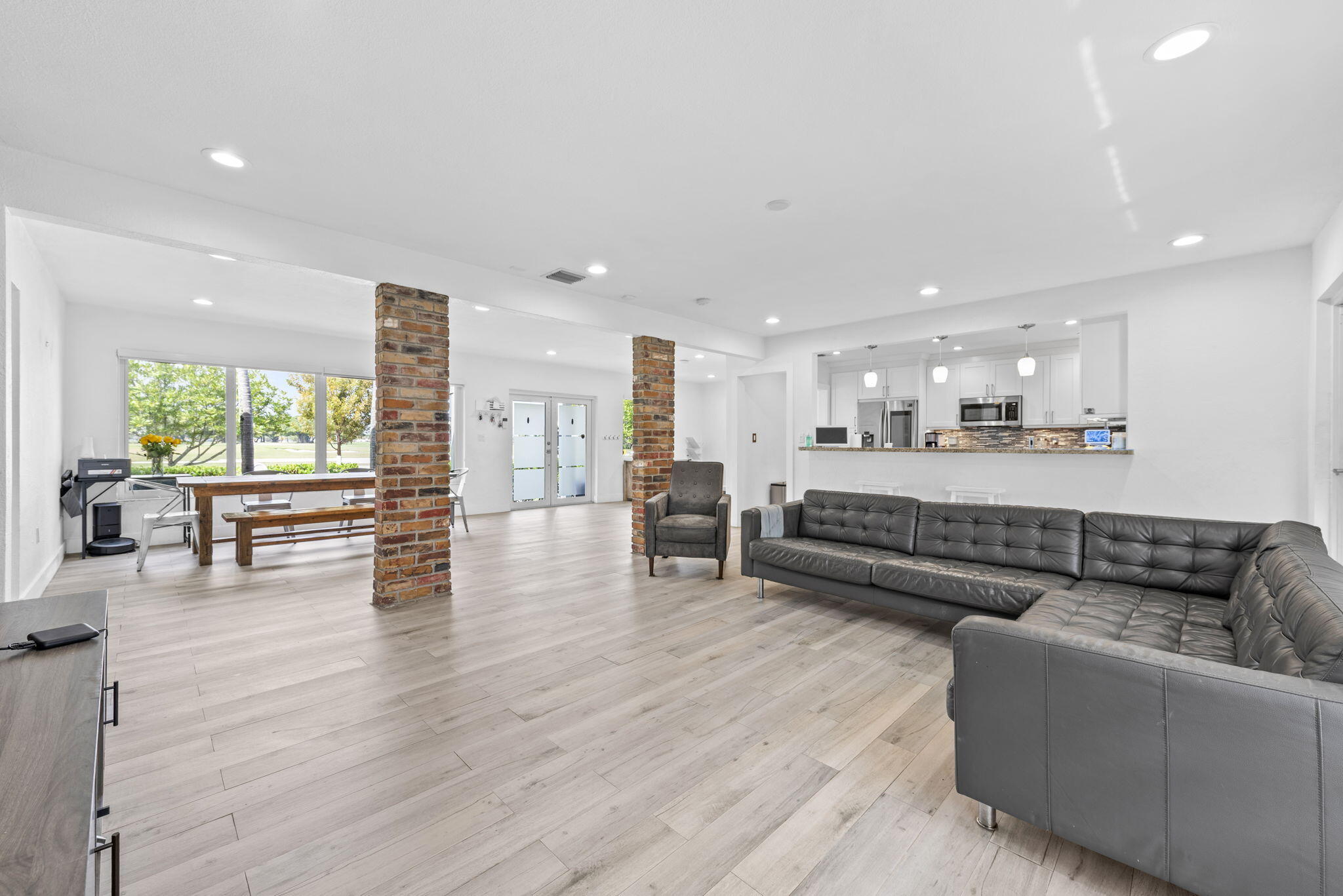 HOLLYWOOD LAKES SECTION - Residential