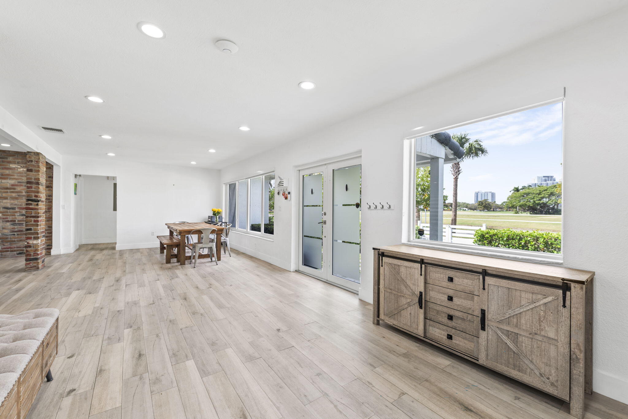 HOLLYWOOD LAKES SECTION - Residential