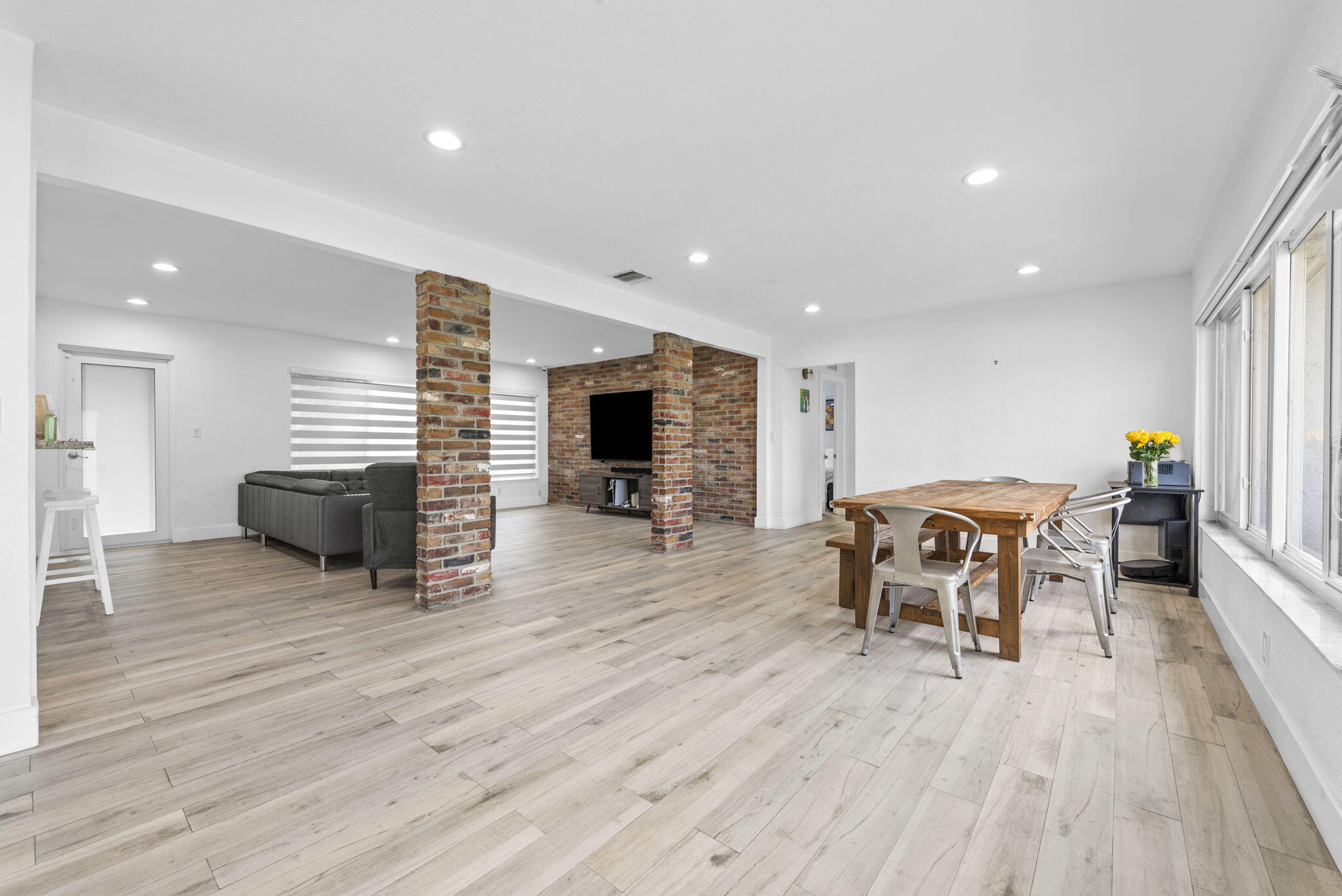 HOLLYWOOD LAKES SECTION - Residential