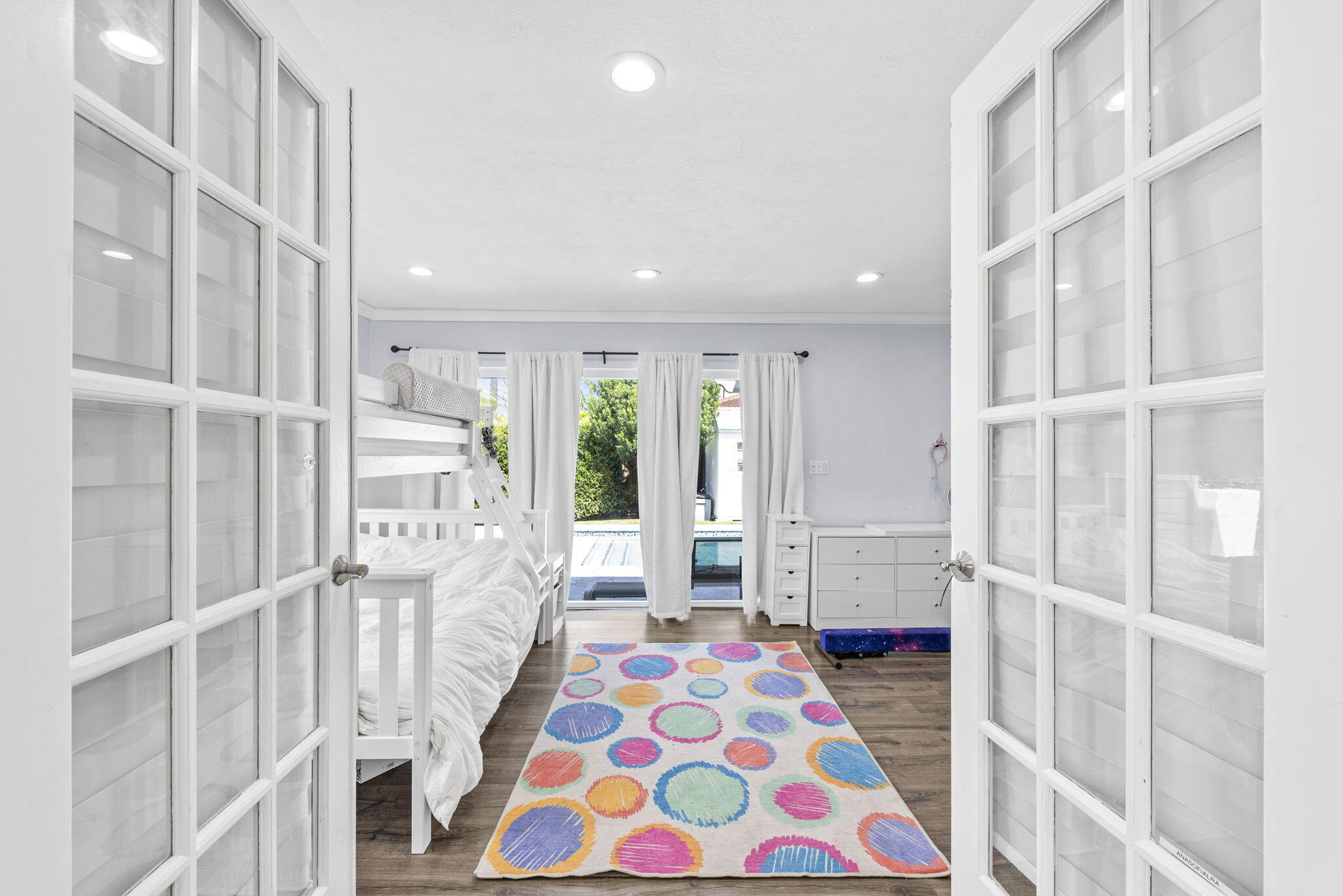 HOLLYWOOD LAKES SECTION - Residential