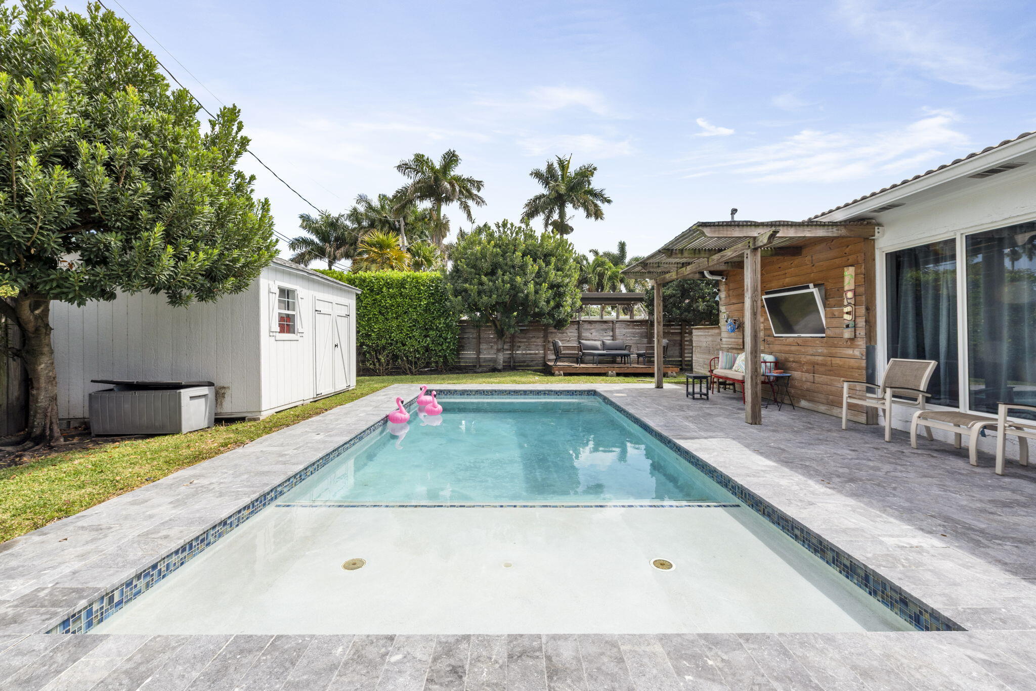 HOLLYWOOD LAKES SECTION - Residential