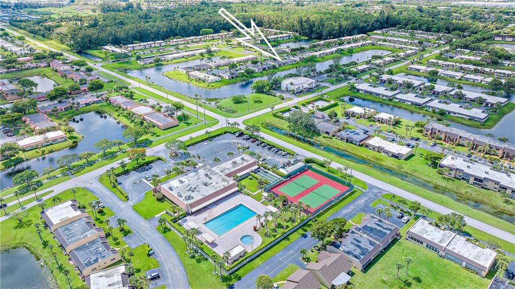 GOLDEN LAKES VILLAGE COND - Residential