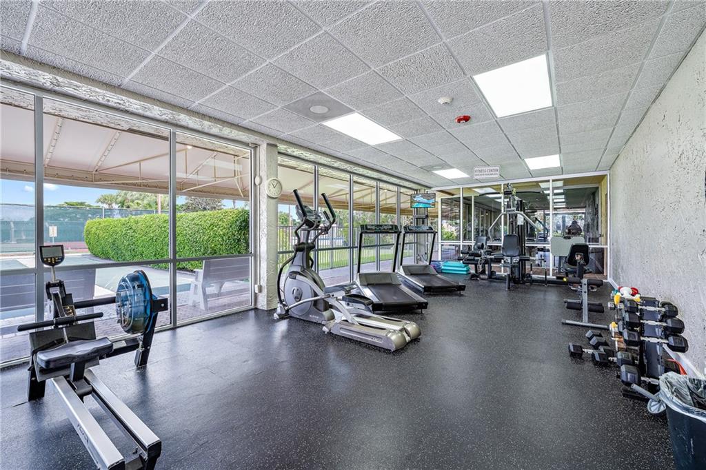 GOLDEN LAKES VILLAGE COND - Residential