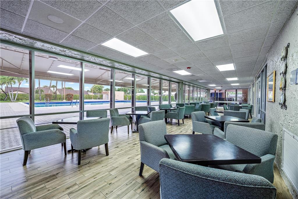 GOLDEN LAKES VILLAGE COND - Residential