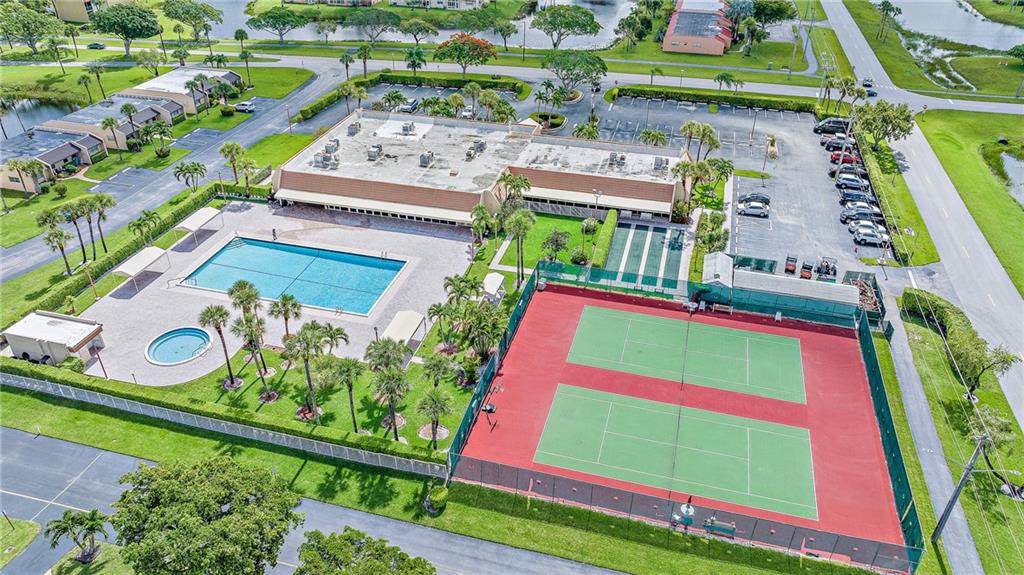 GOLDEN LAKES VILLAGE COND - Residential