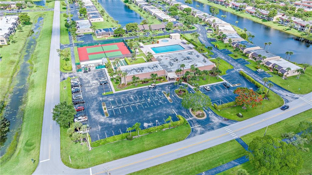 GOLDEN LAKES VILLAGE COND - Residential