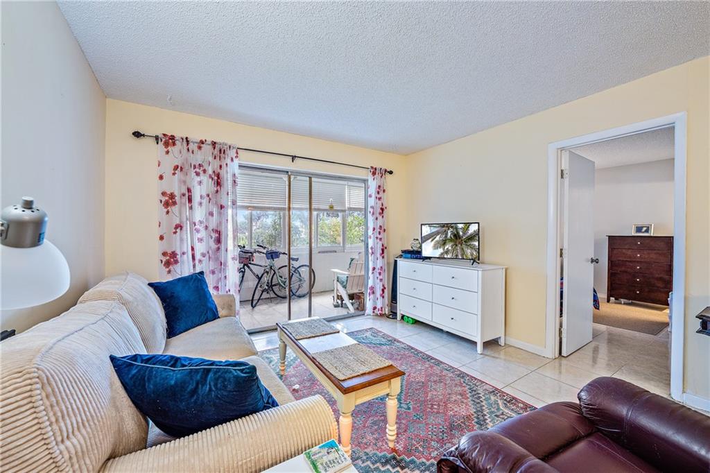 GOLDEN LAKES VILLAGE COND - Residential