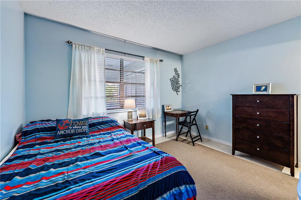 GOLDEN LAKES VILLAGE COND - Residential