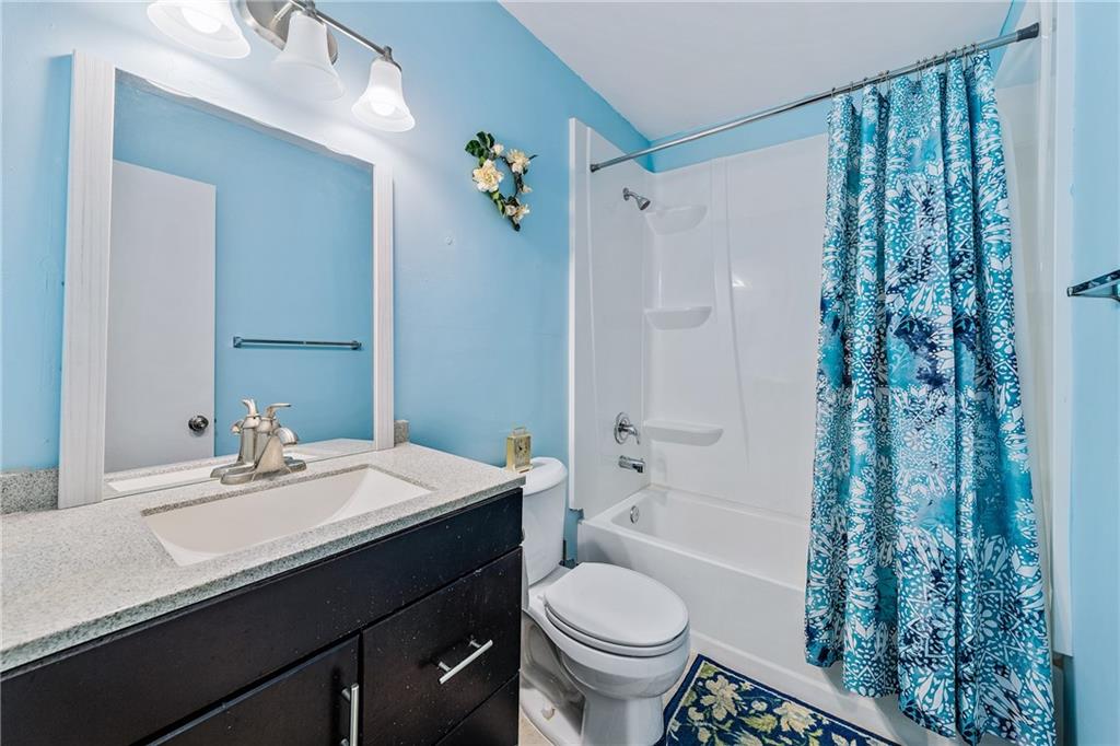 GOLDEN LAKES VILLAGE COND - Residential