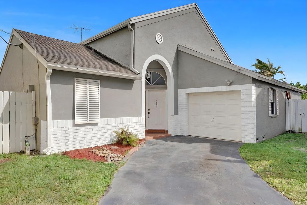 Photo of 1180 SW 108th Terrace, Davie, FL 33324 (MLS # B26011336)