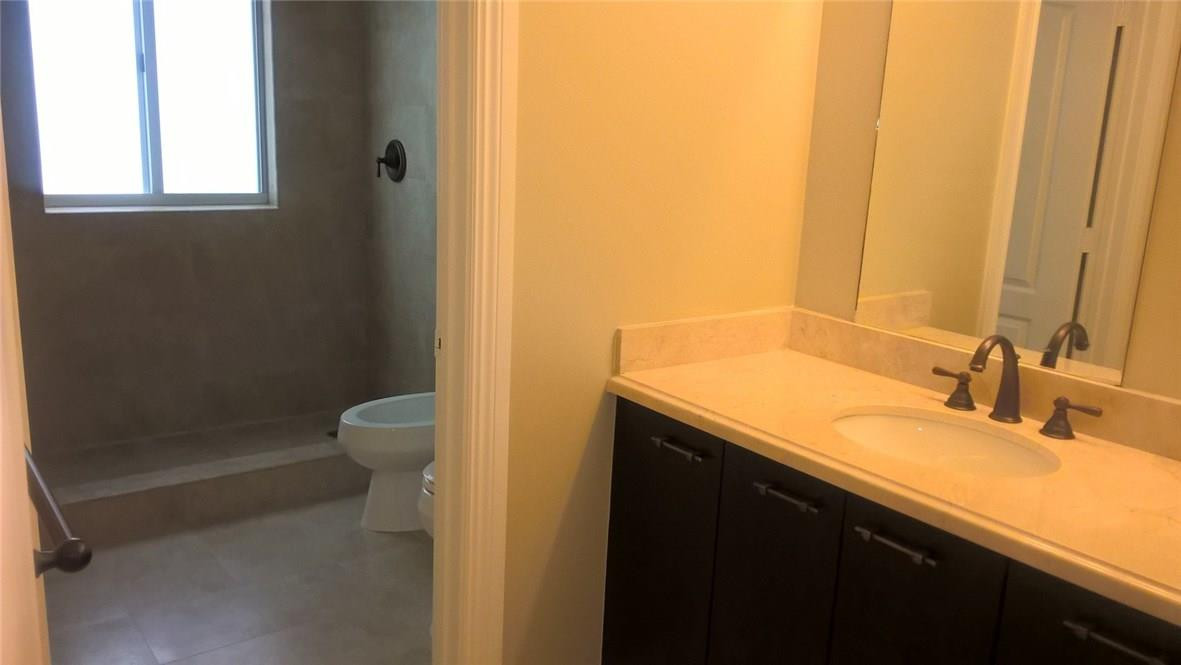 Lauderdale 2-9 D - Residential Lease