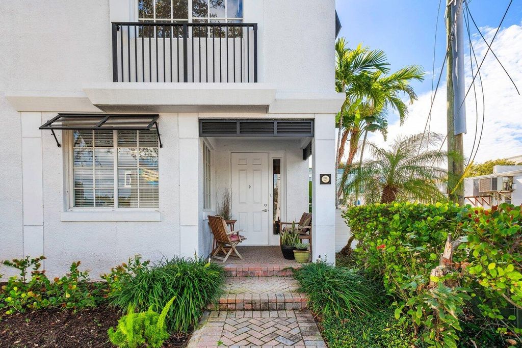 Photo of 260 NE 3rd Street #4-F, Delray Beach, FL 33444 (MLS # R11053559)