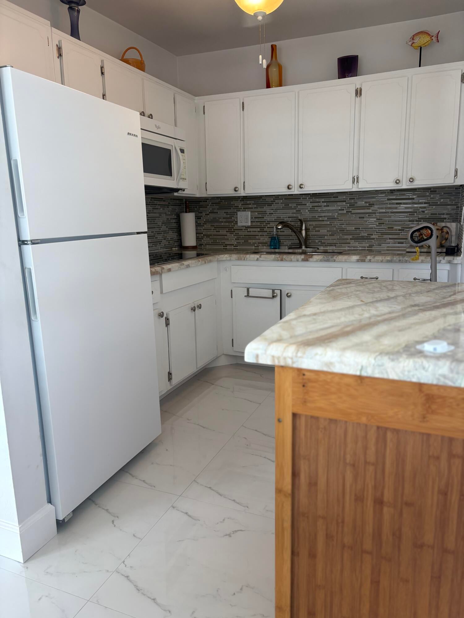 2960 Cynthia Lane 202
