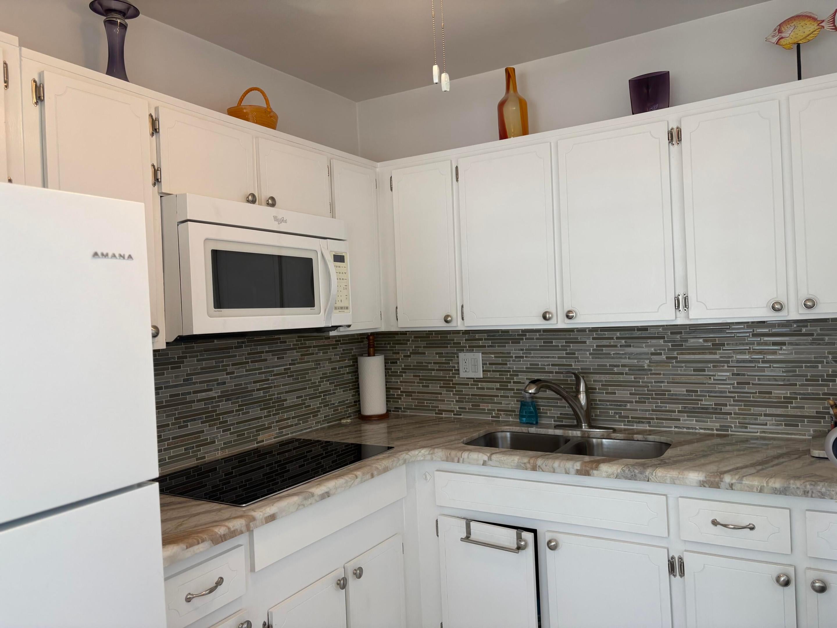 2960 Cynthia Lane 202