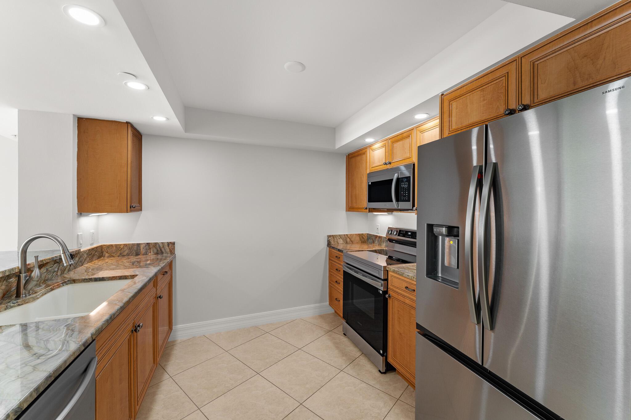 TIARA CONDO - Residential