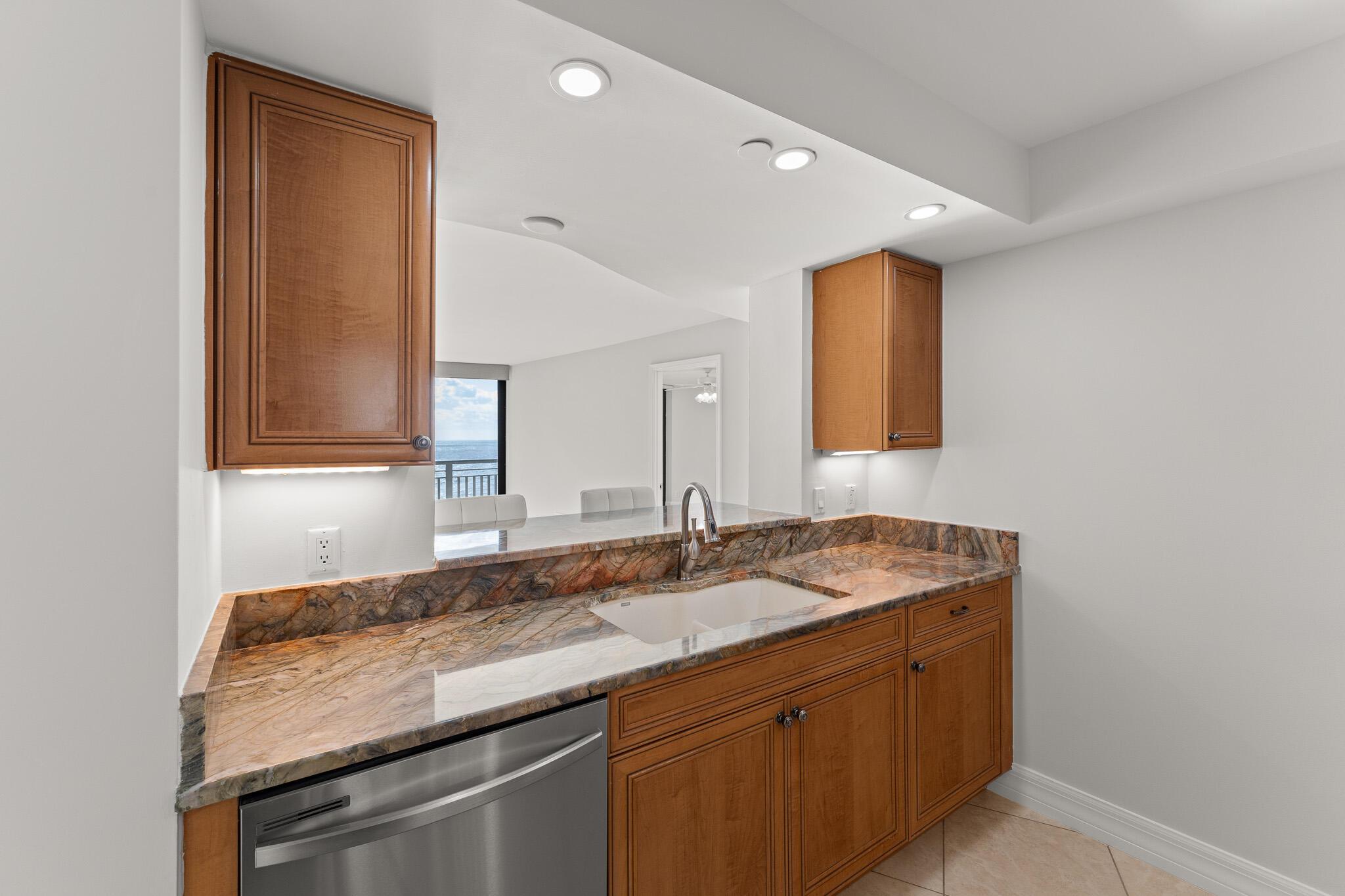 TIARA CONDO - Residential