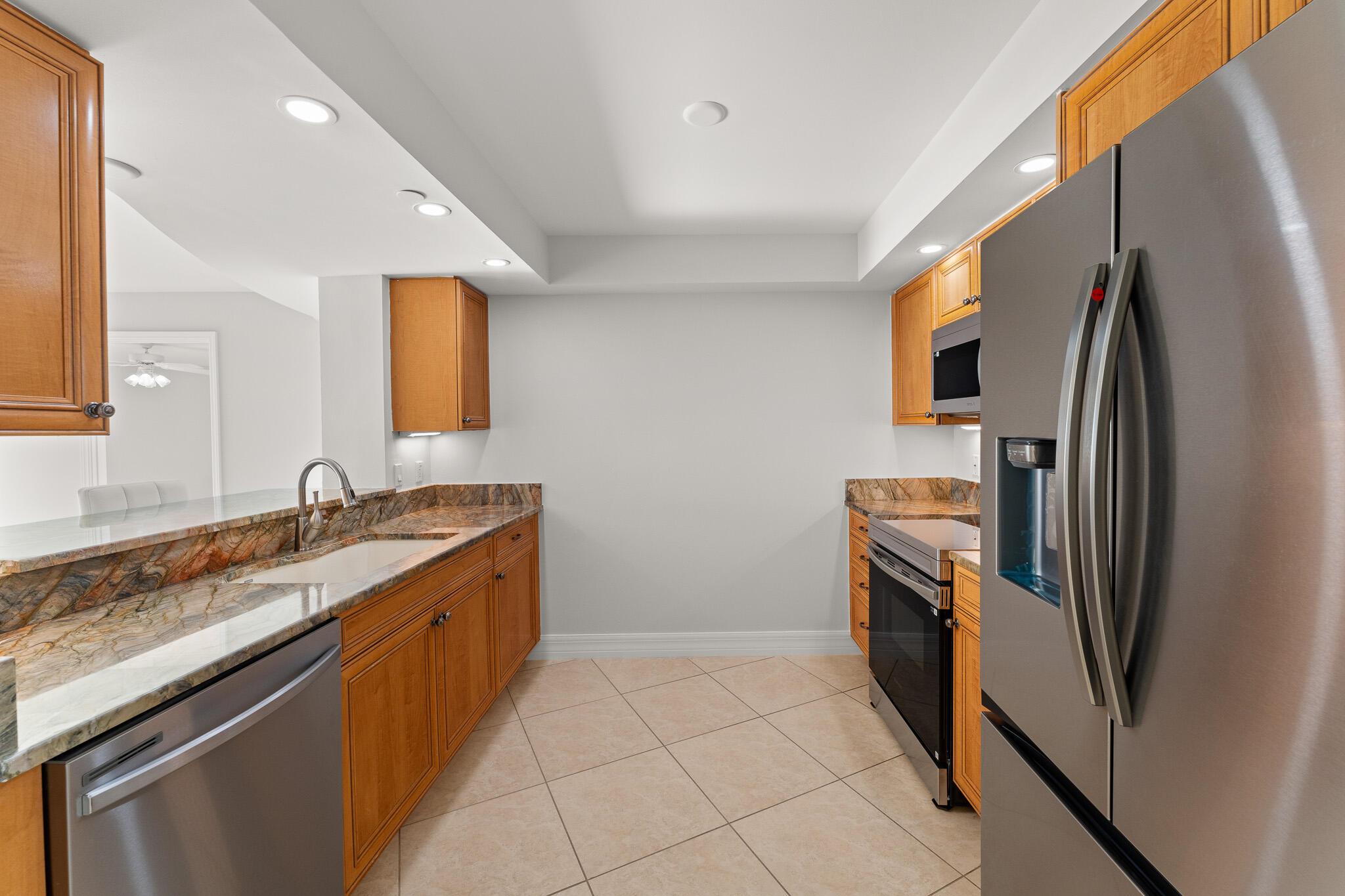 TIARA CONDO - Residential