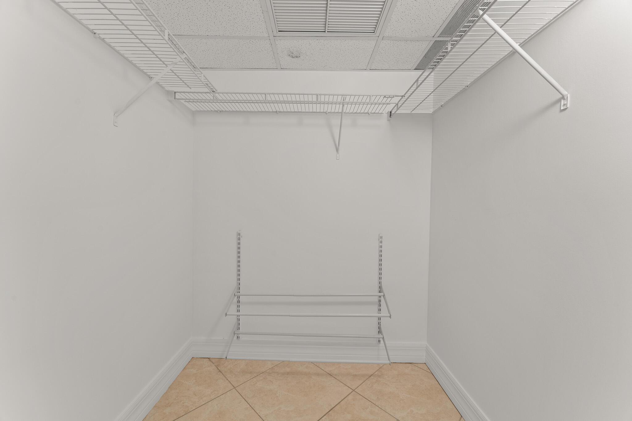 TIARA CONDO - Residential