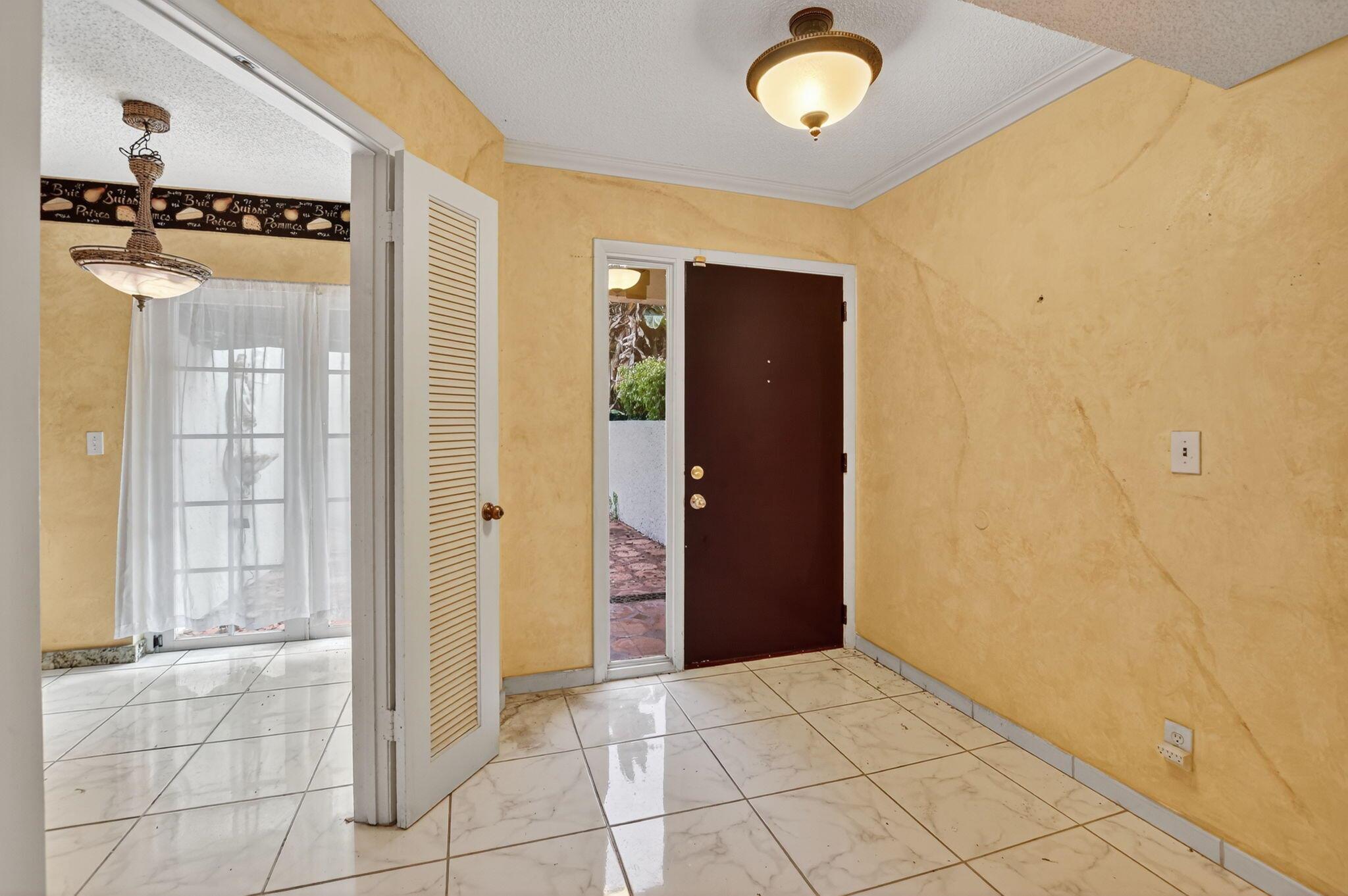 6758 Canary Palm Circle 1