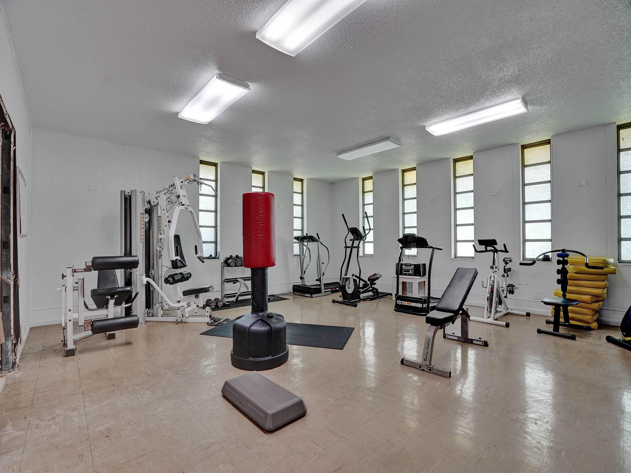 HAWAIIAN GARDENS - Residential