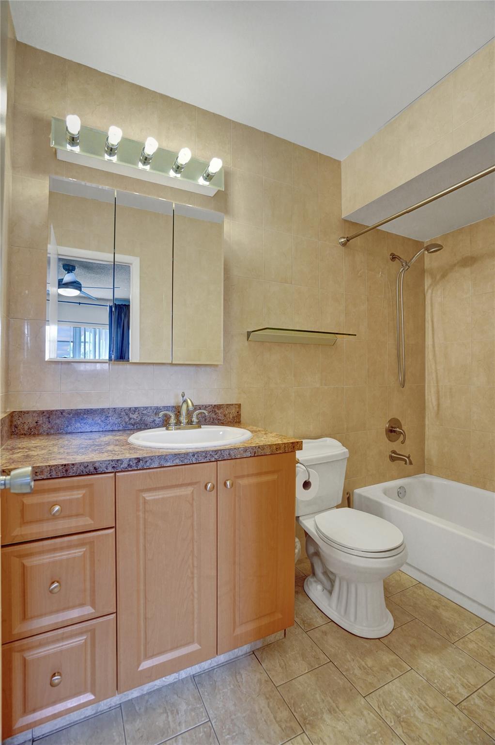 HAWAIIAN GARDENS - Residential