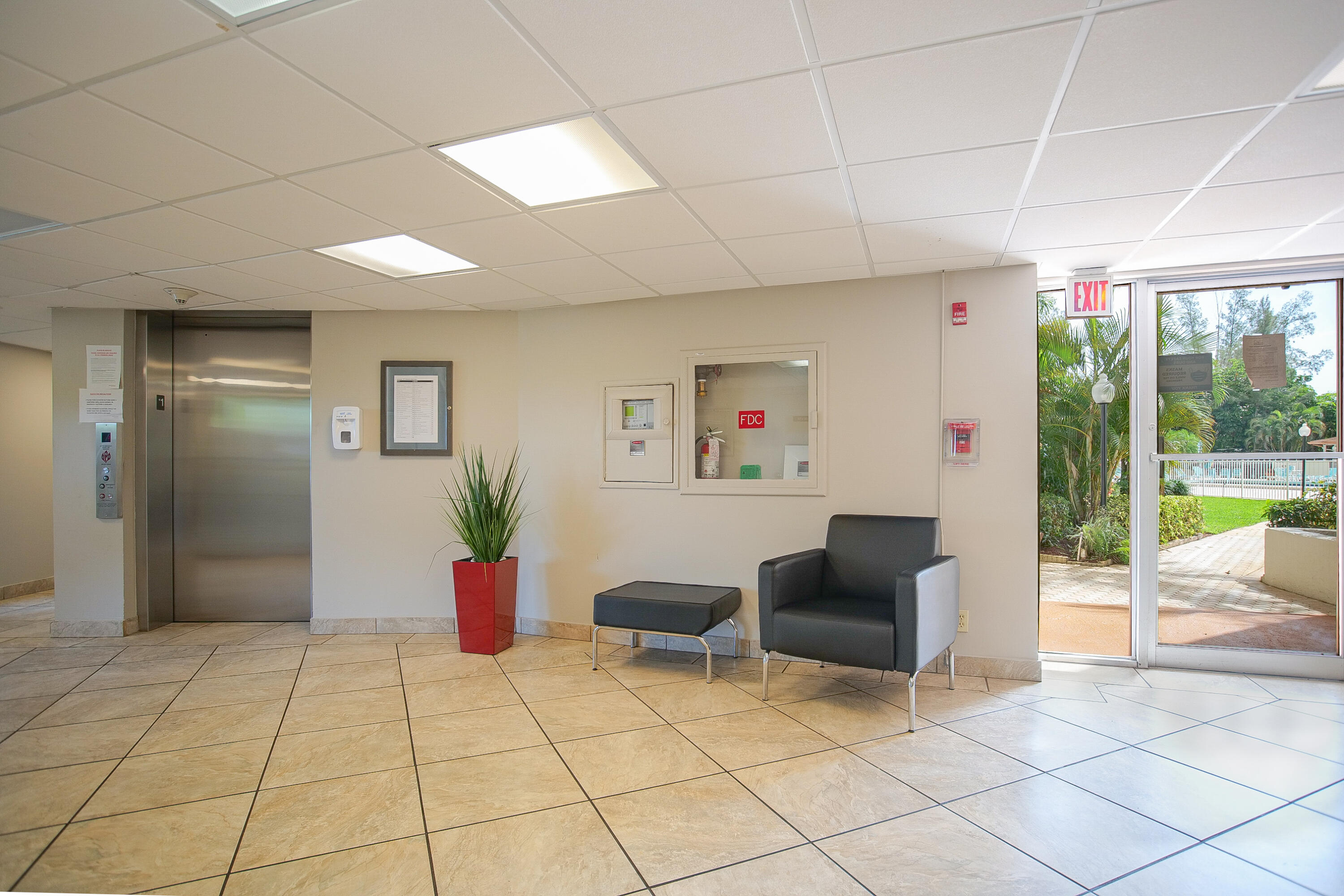 18TH HOLE - Residential