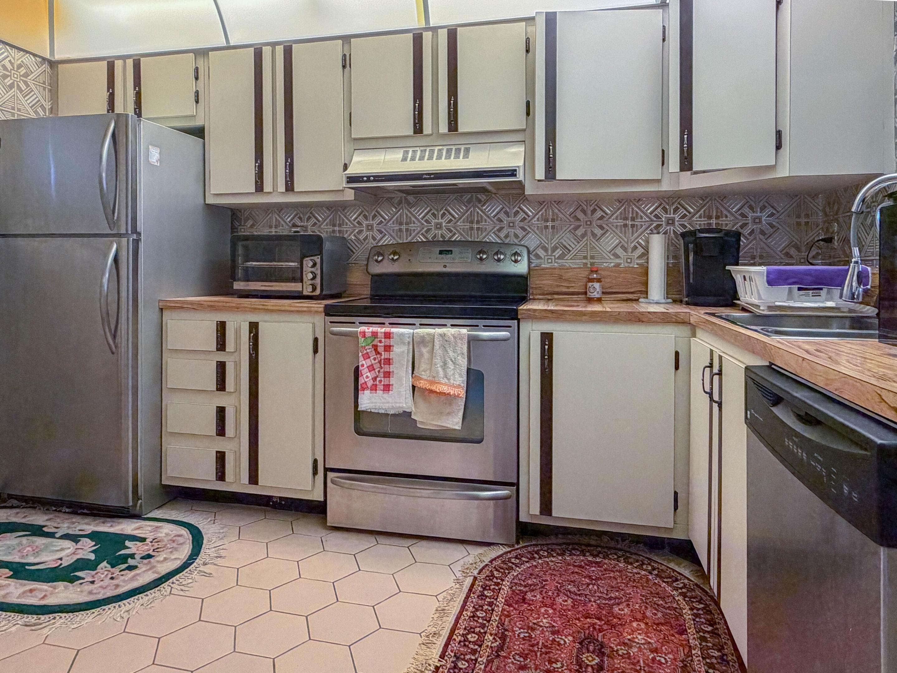 18TH HOLE - Residential