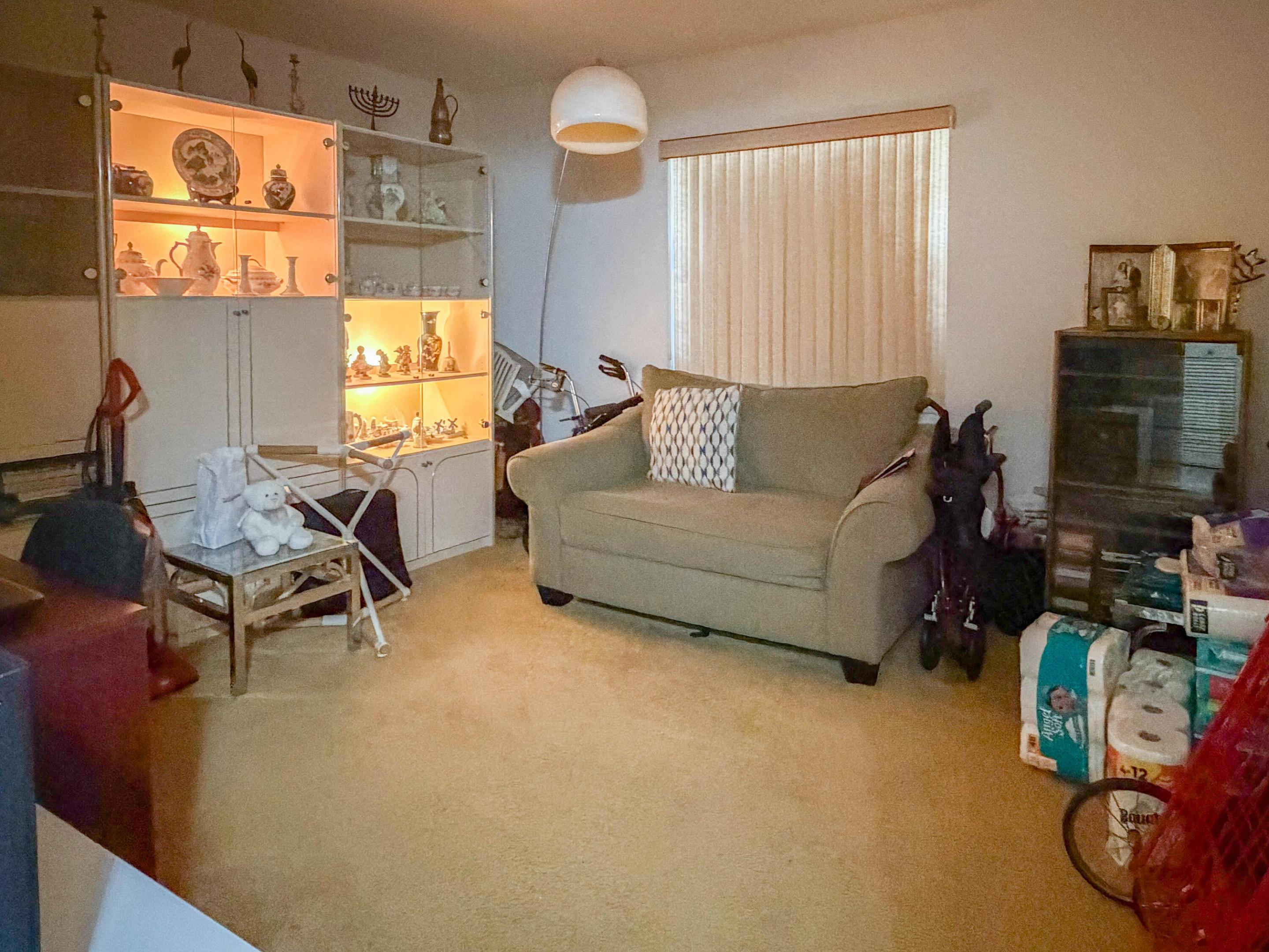 18TH HOLE - Residential