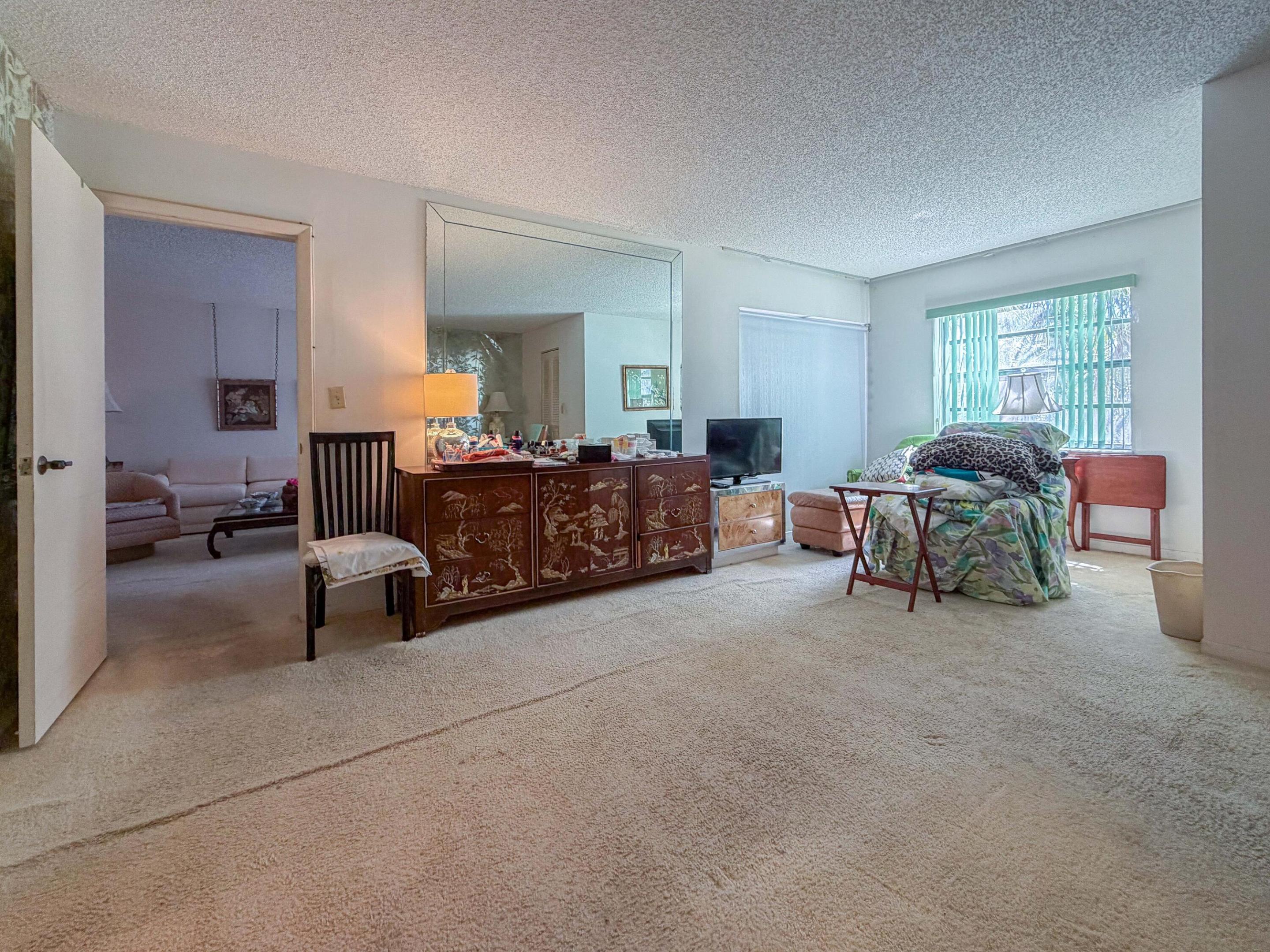 18TH HOLE - Residential