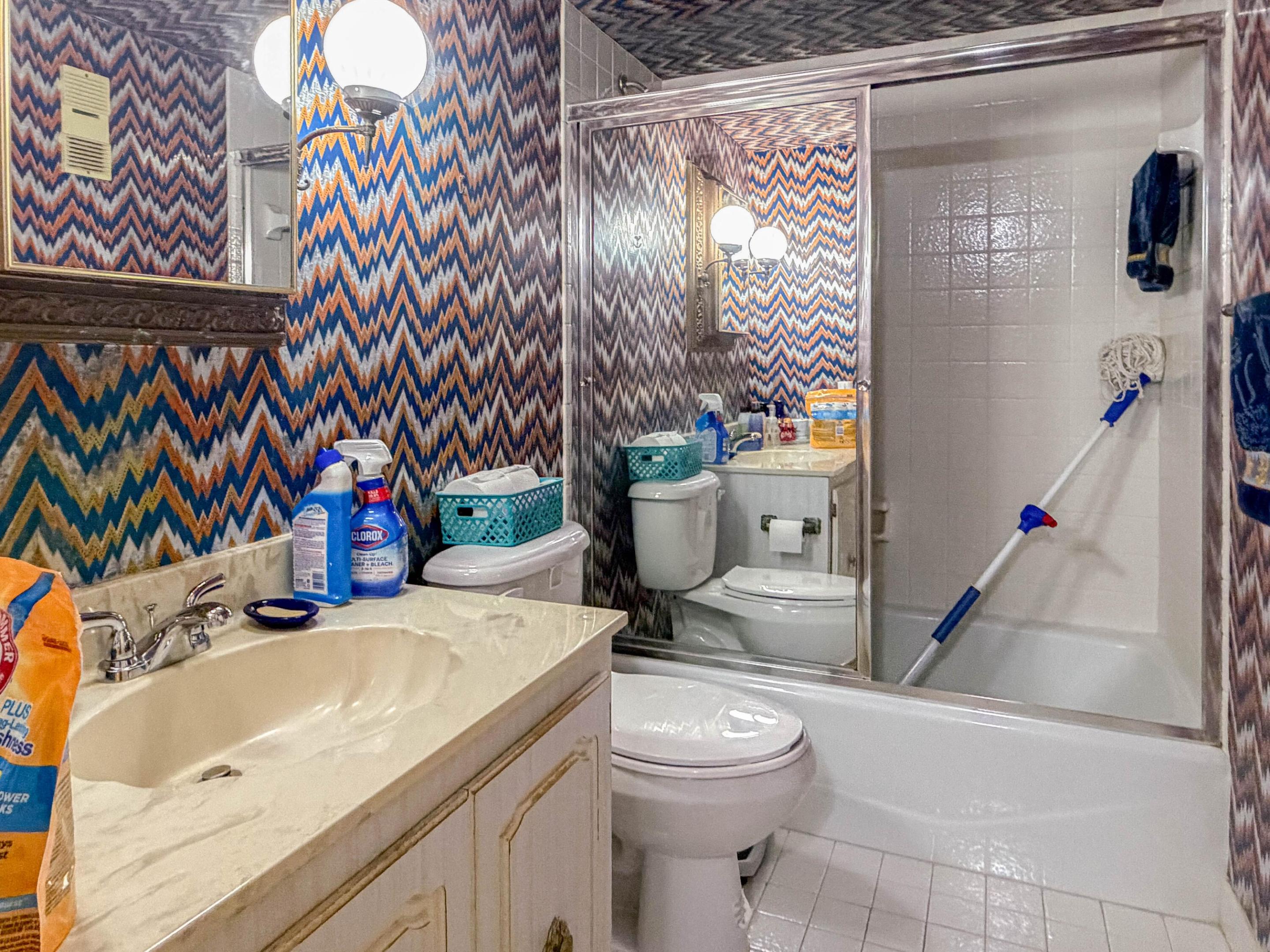 18TH HOLE - Residential