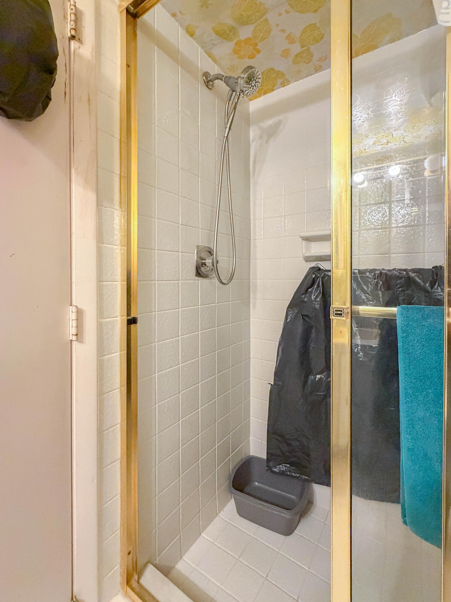 18TH HOLE - Residential